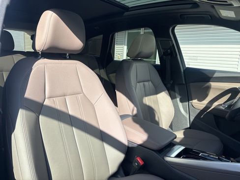 Used 2025 Audi Q5 Premium Plus w/ Premium Plus image 16