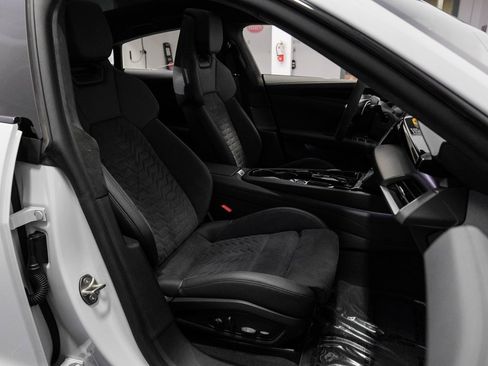 Used 2024 Audi e-tron GT Prestige image 34