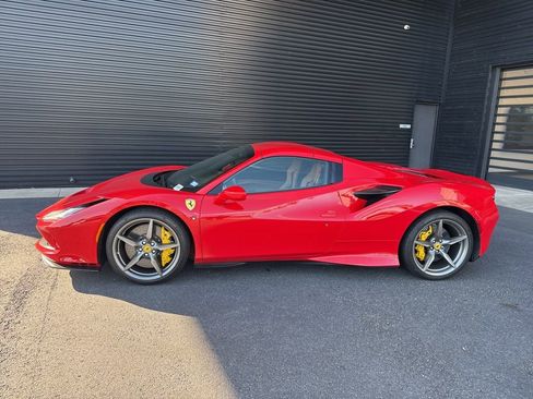 Used 2023 Ferrari F8 Tributo RWD image 2