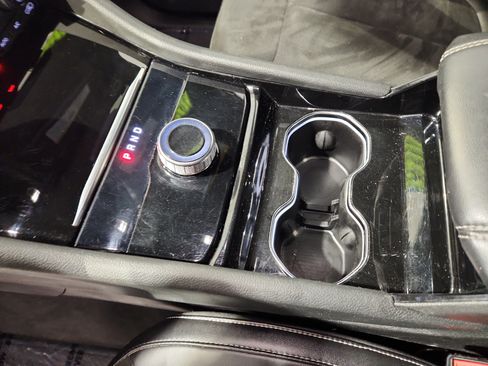 Used 2023 Jeep Grand Cherokee L Laredo image 15