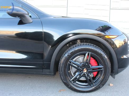 Used 2014 Porsche Cayenne Platinum Edition image 11