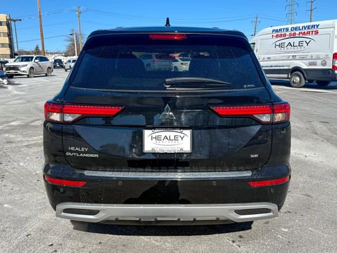 Used 2022 Mitsubishi Outlander SE image 6