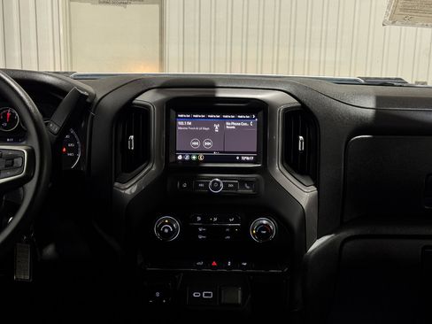 Used 2022 Chevrolet Silverado 2500 Custom w/ Custom Value Package image 21