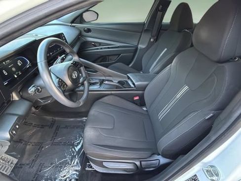 Used 2025 Hyundai Elantra Sport FWD image 18