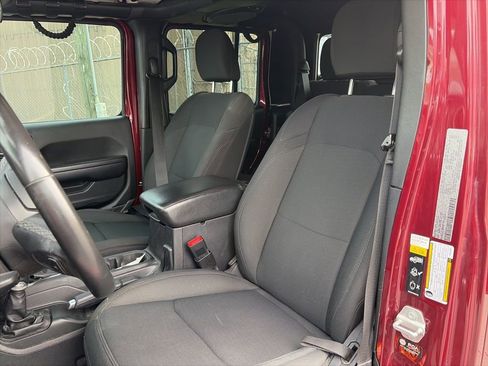 Used 2021 Jeep Gladiator Sport image 12