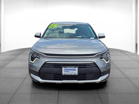 Used 2025 Kia Niro LX FWD image 2