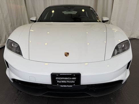 Used 2025 Porsche Taycan image 6