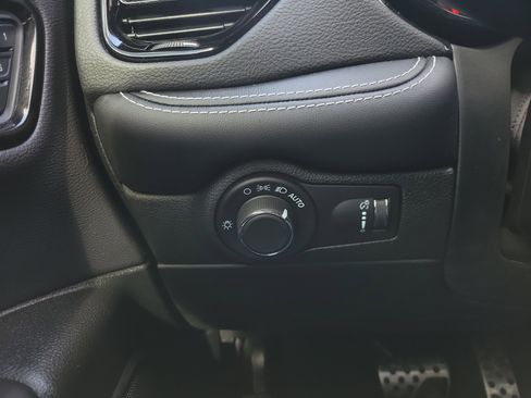 Used 2021 Dodge Durango SRT Hellcat w/ Technology Group image 29