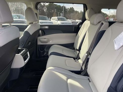 New 2026 Kia Carnival EX image 25