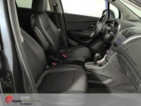 Used 2016 Chevrolet Trax LT w/ LT Sun and Sound Package image 42