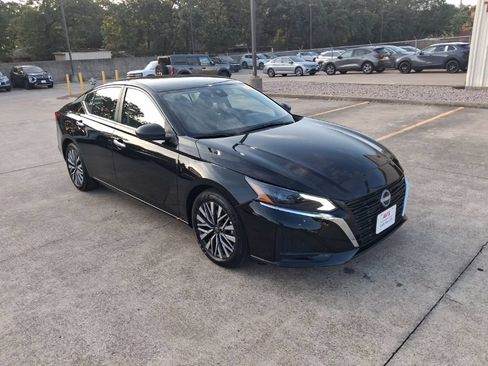Used 2025 Nissan Altima 2.5 SV FWD image 6