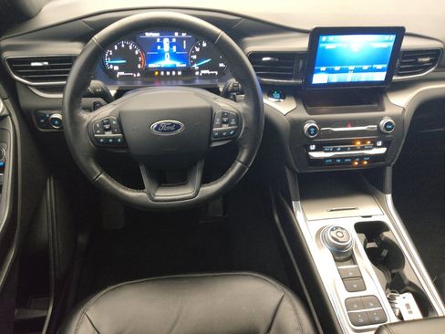 Used 2020 Ford Explorer XLT w/ Equipment Group 202A RWD image 22