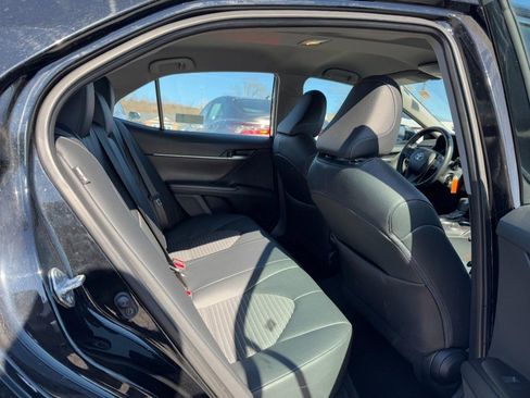 Used 2024 Toyota Camry SE image 10