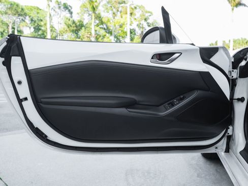 Used 2018 MAZDA MX-5 Miata RF Grand Touring image 35