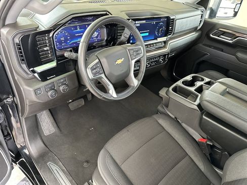 Used 2025 Chevrolet Silverado 2500 LT w/ Convenience Package image 13