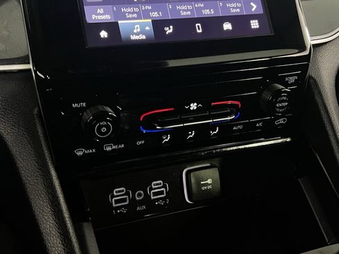 Certified 2023 Jeep Grand Cherokee Laredo image 16