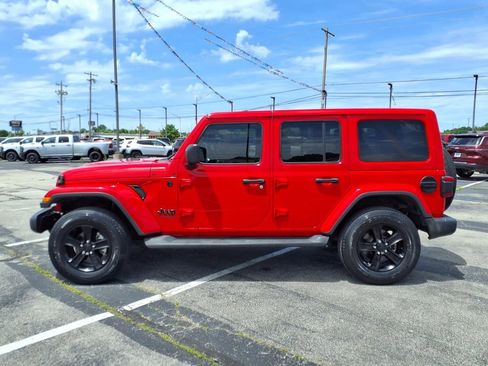 Used 2020 Jeep Wrangler Unlimited Sahara AWD/4WD image 4