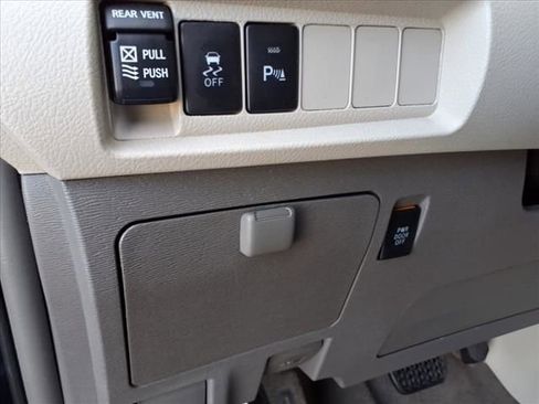 Used 2018 Toyota Sienna XLE image 13