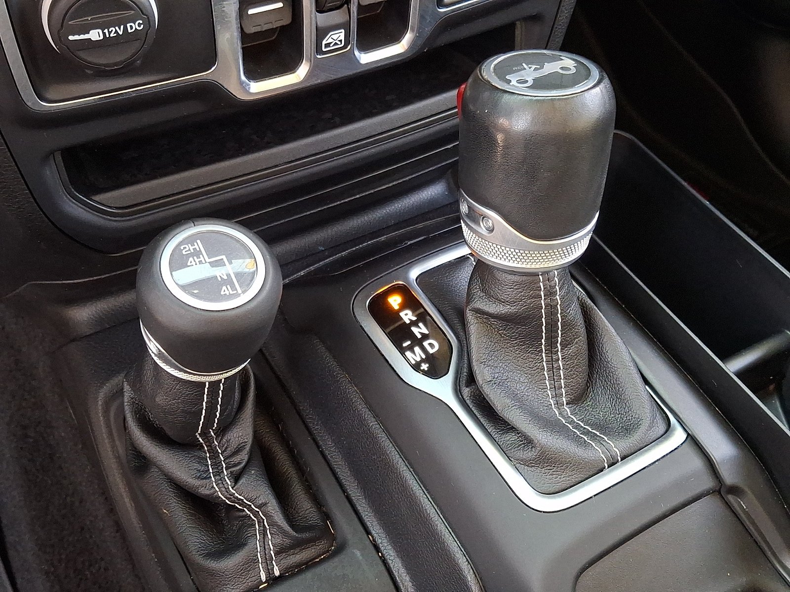 Used 2020 Jeep Wrangler Unlimited Sahara AWD/4WD image 14