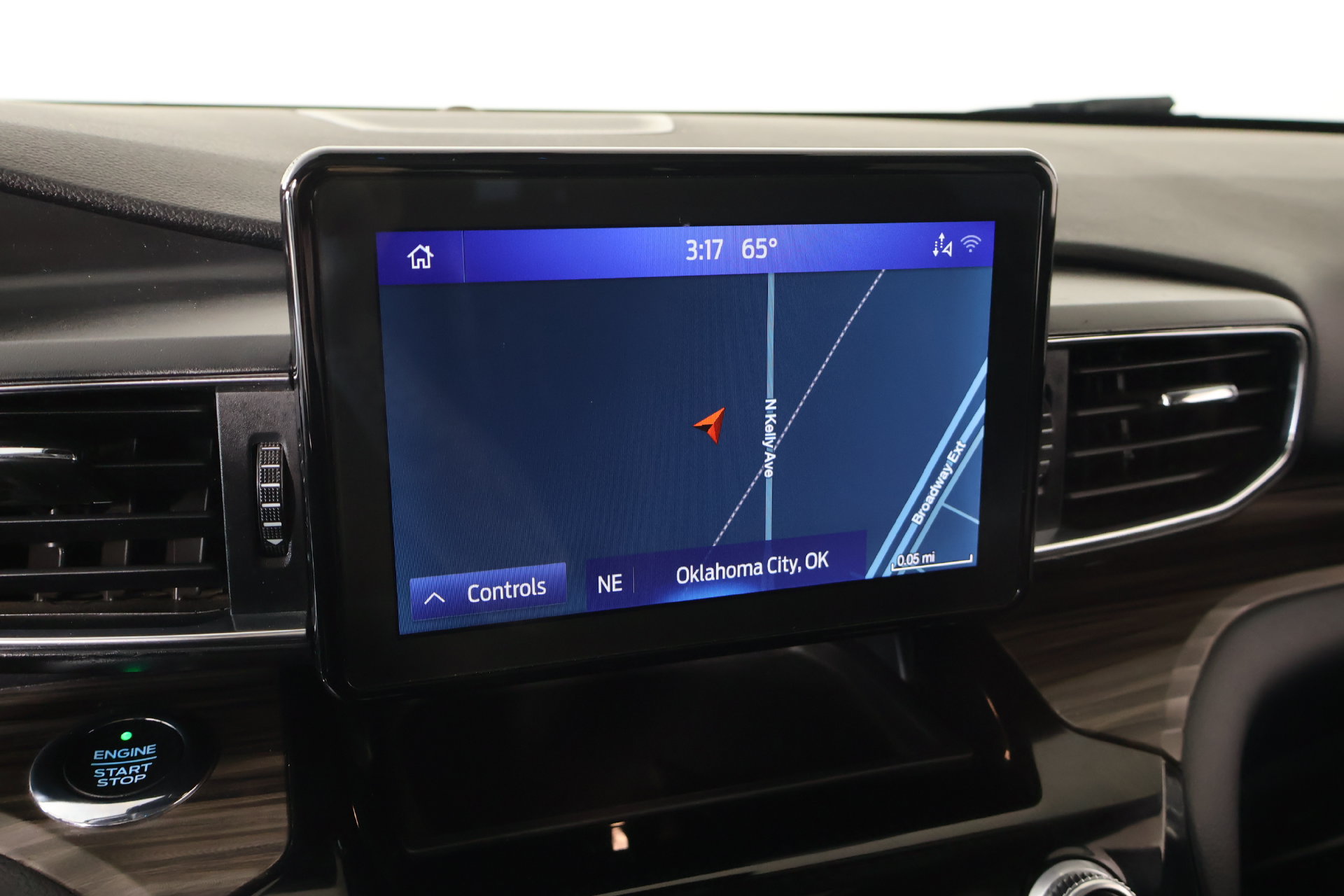 Used 2021 Ford Explorer Limited w/ Equipment Group 301A AWD/4WD image 7