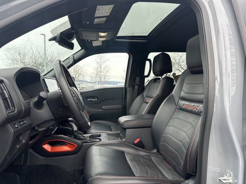Used 2025 Nissan Frontier PRO-4X w/ Pro Premium Package image 13