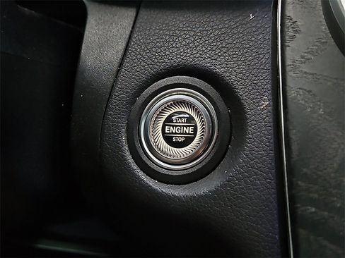 Used 2022 Mercedes-Benz GLC 300 4MATIC image 24