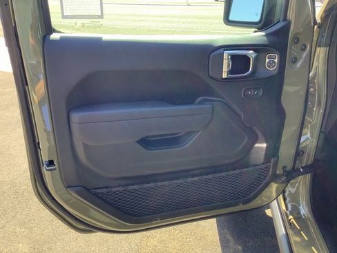 New 2025 Jeep Wrangler Rubicon w/ XTREMEE 35" Tire Package image 9