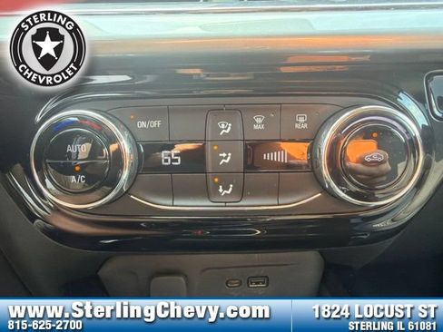 Used 2025 Chevrolet Trax LT FWD image 25