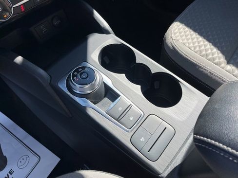 Used 2022 Ford Escape SE w/ SE Sport Appearance Package image 25