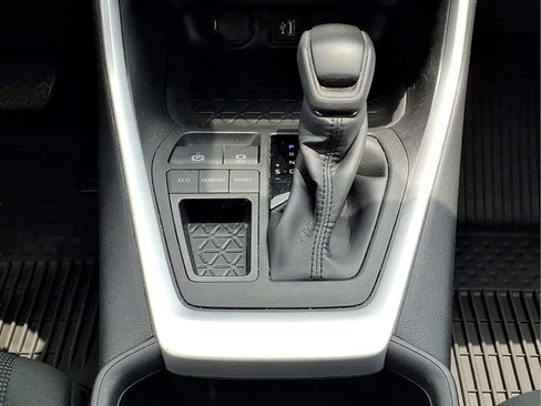 Used 2024 Toyota RAV4 LE FWD image 18