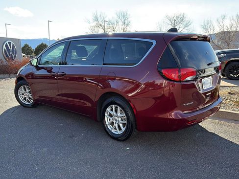 Used 2023 Chrysler Voyager LX image 4