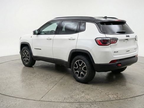 Used 2025 Jeep Compass Trailhawk image 6