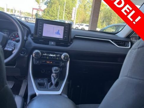 Used 2022 Toyota RAV4 XLE image 11