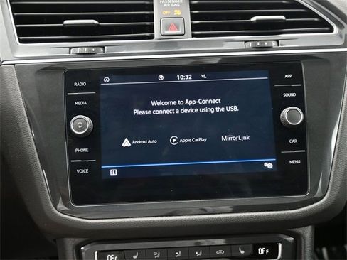 Used 2021 Volkswagen Tiguan SE image 11