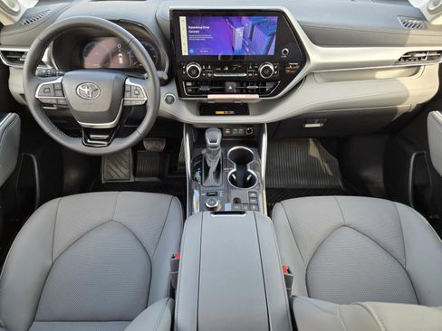 Used 2026 Toyota Highlander Platinum AWD/4WD image 27