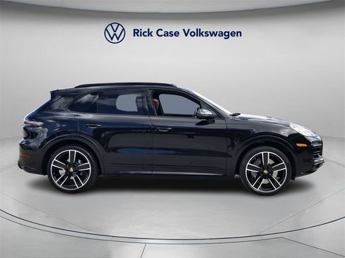 Used 2022 Porsche Cayenne image 3