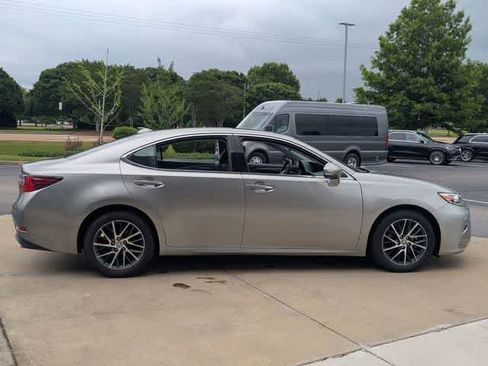 Used 2016 Lexus ES 350 w/ Luxury Package w/Wood Trim FWD image 10