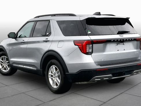 Used 2025 Ford Explorer Active w/ Active Comfort Package RWD image 12