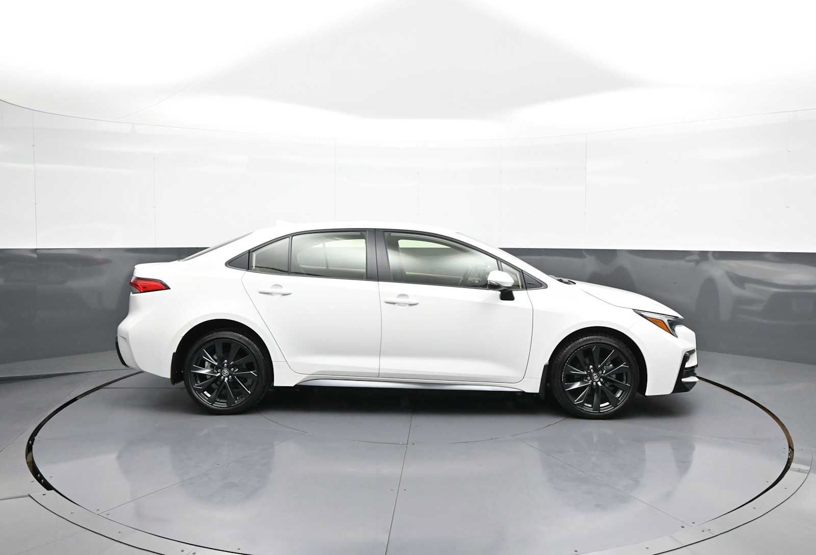 Certified 2026 Toyota Corolla SE FWD image 5