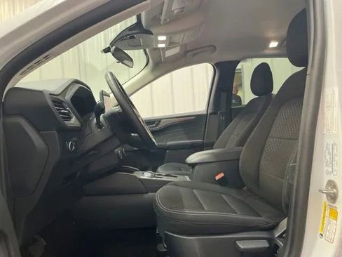 Used 2025 Ford Escape Active AWD/4WD image 10