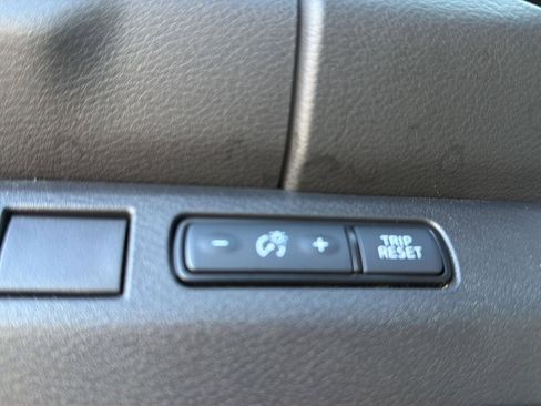 Used 2025 Nissan Frontier SV image 12