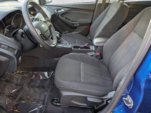 Used 2018 Ford Focus SE w/ SE Appearance Package image 15