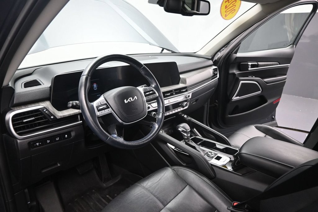 Used 2024 Kia Telluride EX w/ EX Captain's Chair Package AWD/4WD image 18