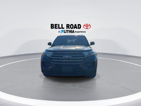 Used 2022 Ford Explorer XLT image 4