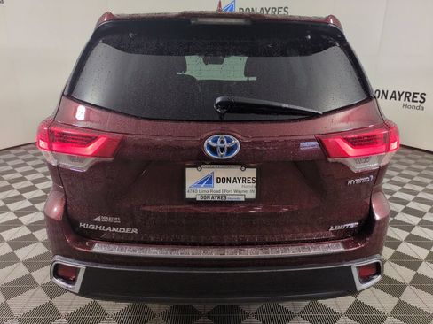 Used 2018 Toyota Highlander Limited Platinum AWD/4WD image 4