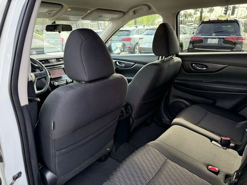 Used 2018 Nissan Rogue SV w/ Premium Package image 23