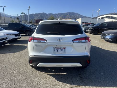 Used 2022 Toyota Corolla Cross LE FWD image 4