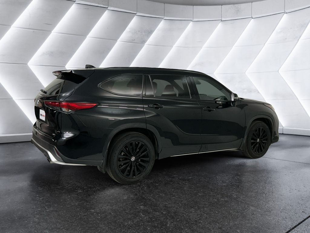 Used 2023 Toyota Highlander XSE FWD image 4