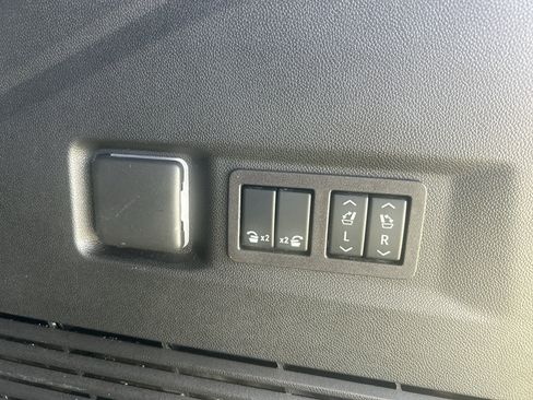Used 2024 Chevrolet Tahoe High Country AWD/4WD image 19