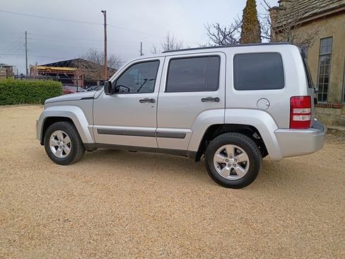 Used 2012 Jeep Liberty Sport image 8